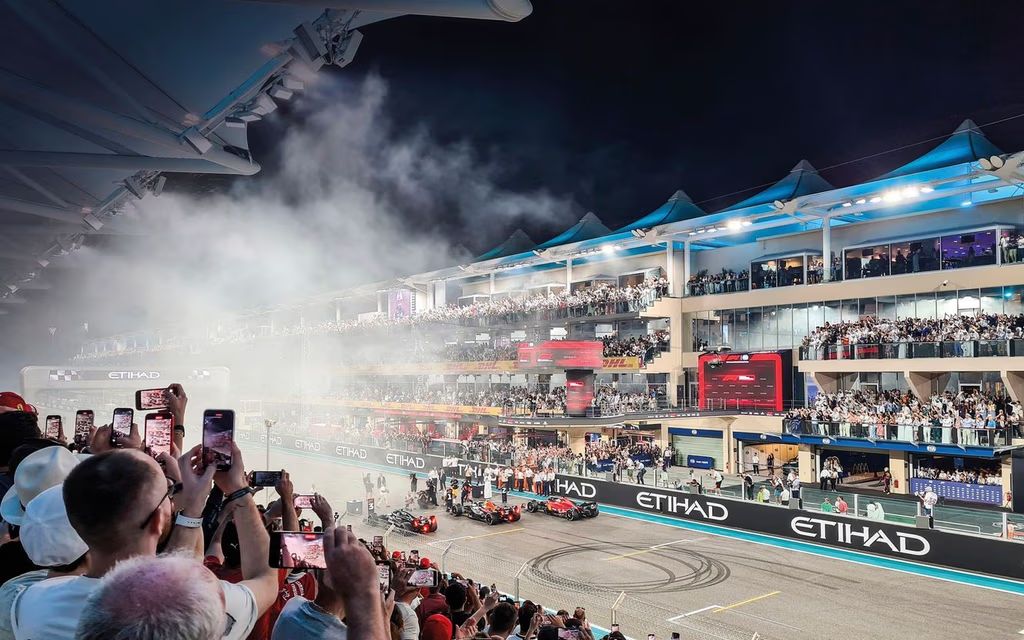 Race start at Yas Marina Circuit