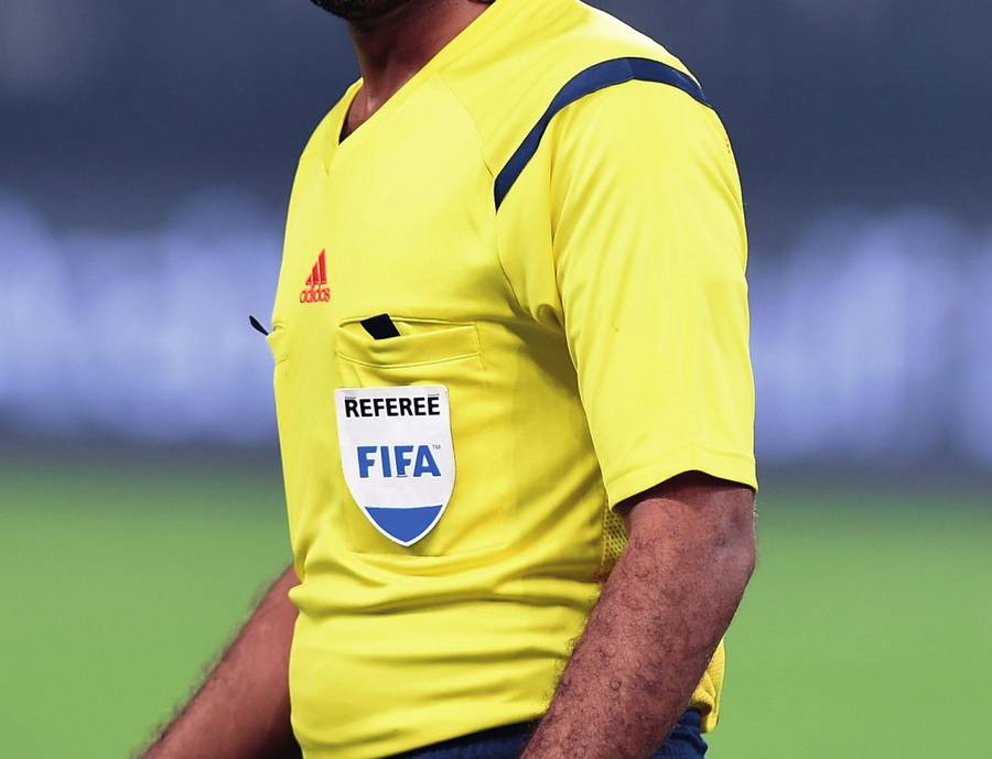 Referee kit sleeve position